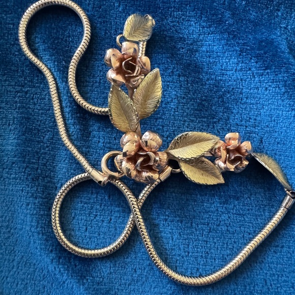 Krementz Necklace Tri Gold Rose Leaf - Picture 11 of 15